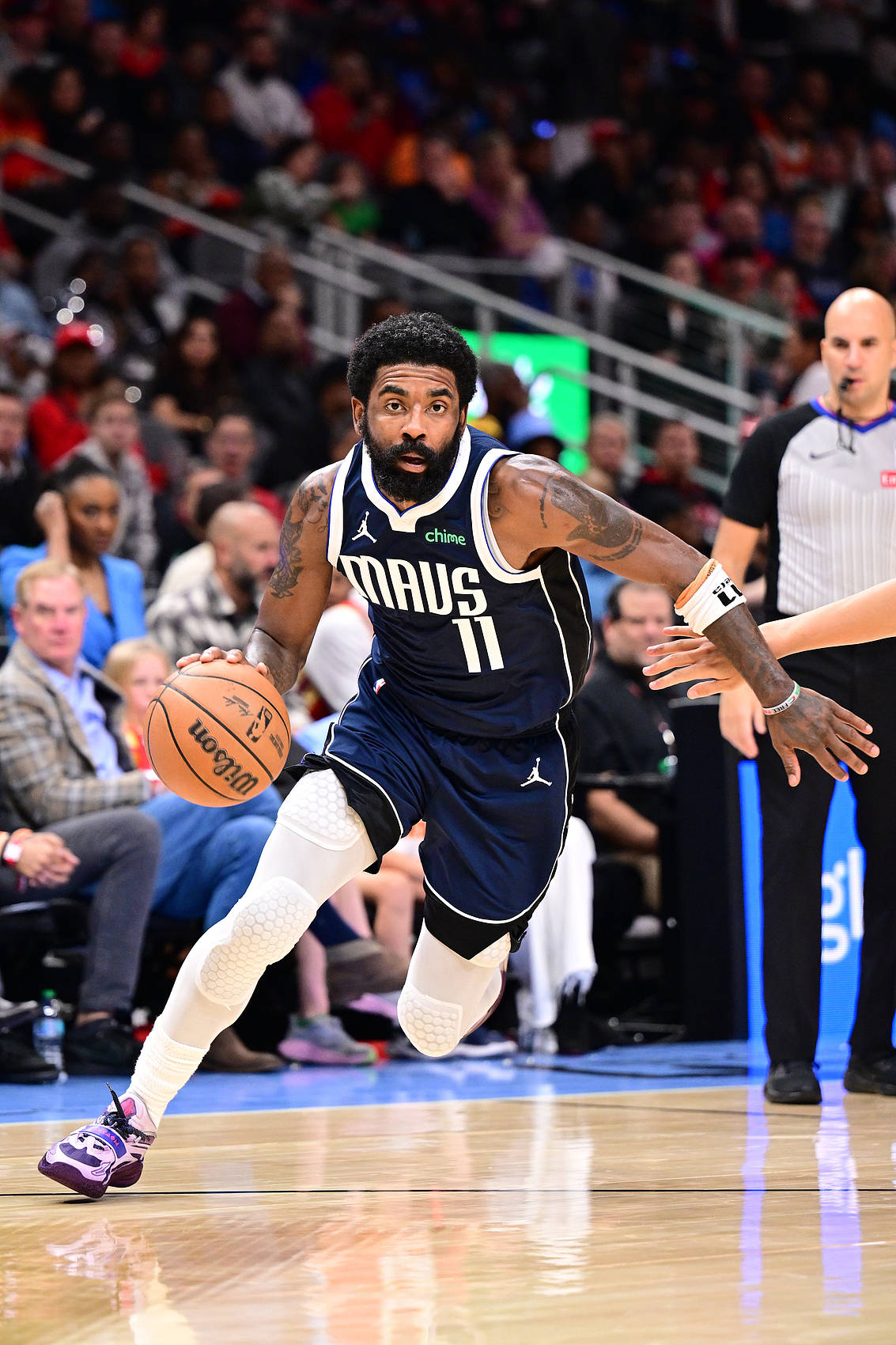 身跃起头球 身跃起头球