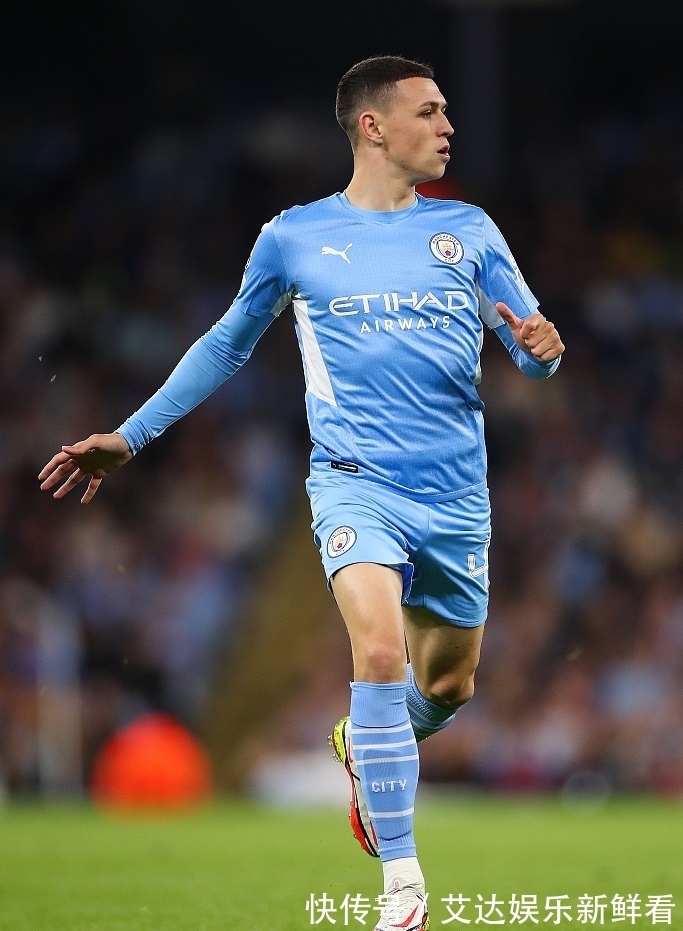 边指挥剪影 边指挥剪影