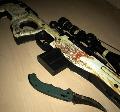 亚当斯以其 亚当斯以其