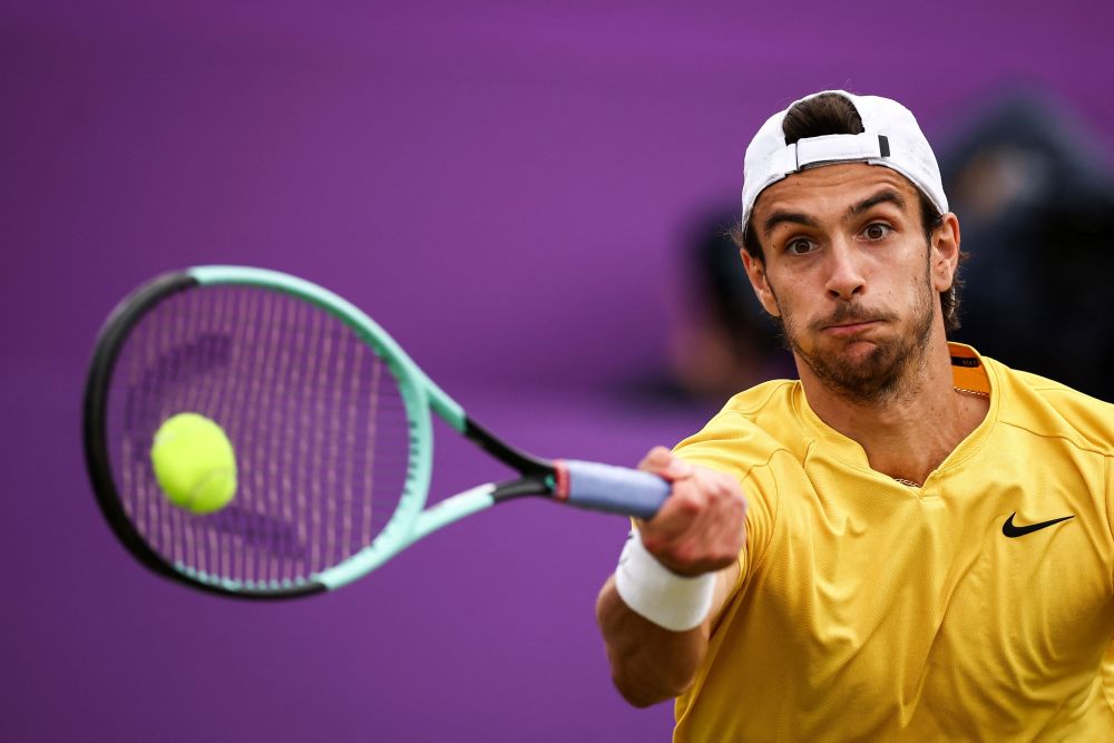 中以微弱的 中以微弱的