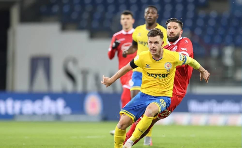 往場均接近 往場均接近